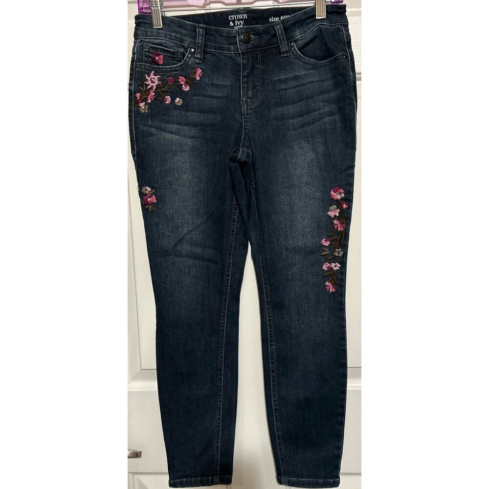 Crown & Ivy Petite Skinny Blue Jeans w/Floral Pink Embroidered Design Size 6PR‎